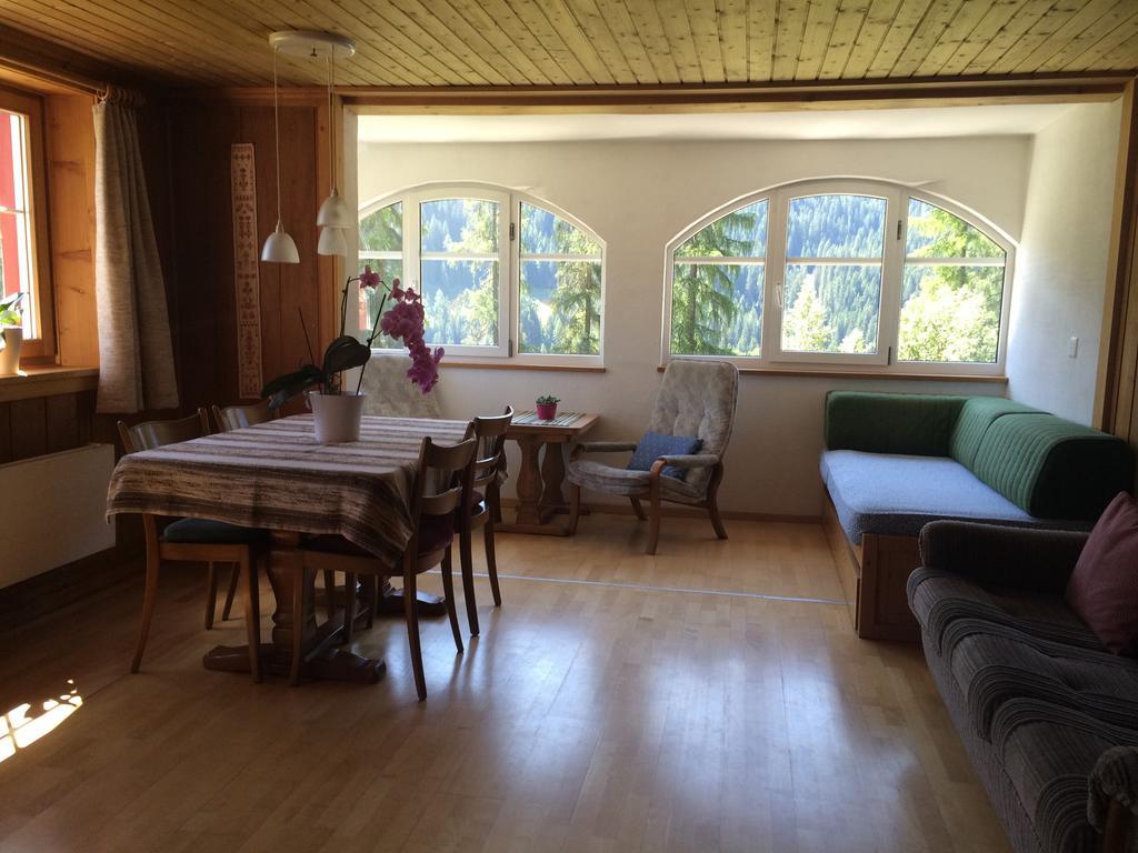 Bnb Guesthouse Lusi Frauenkirch Eksteriør bilde